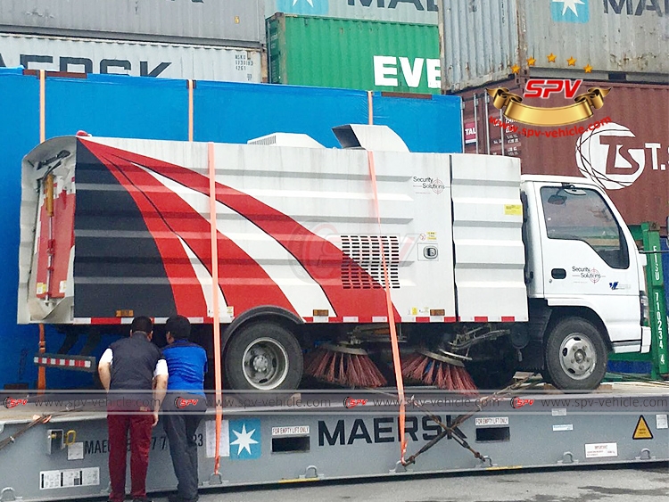 Road Sweeper ISUZU - In Vietnam Port